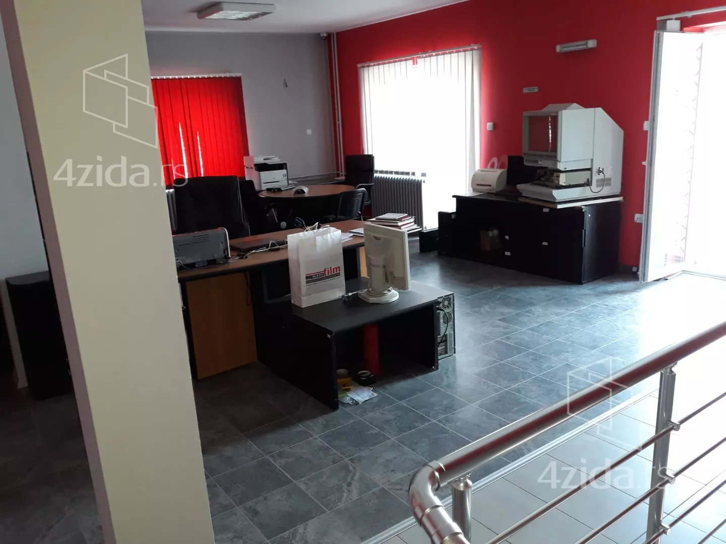 Poslovna zgrada | 4zida