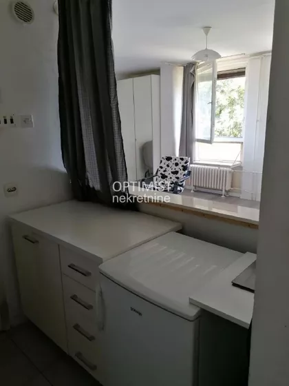 Jovana Stojisavljevića | 4zida.rs