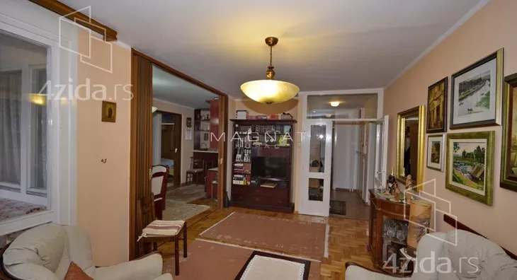 Troiposoban stan | 4zida