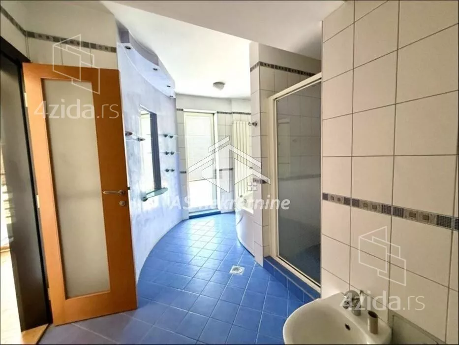 Šestosoban stan | 4zida