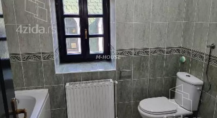 Poslovna zgrada | 4zida