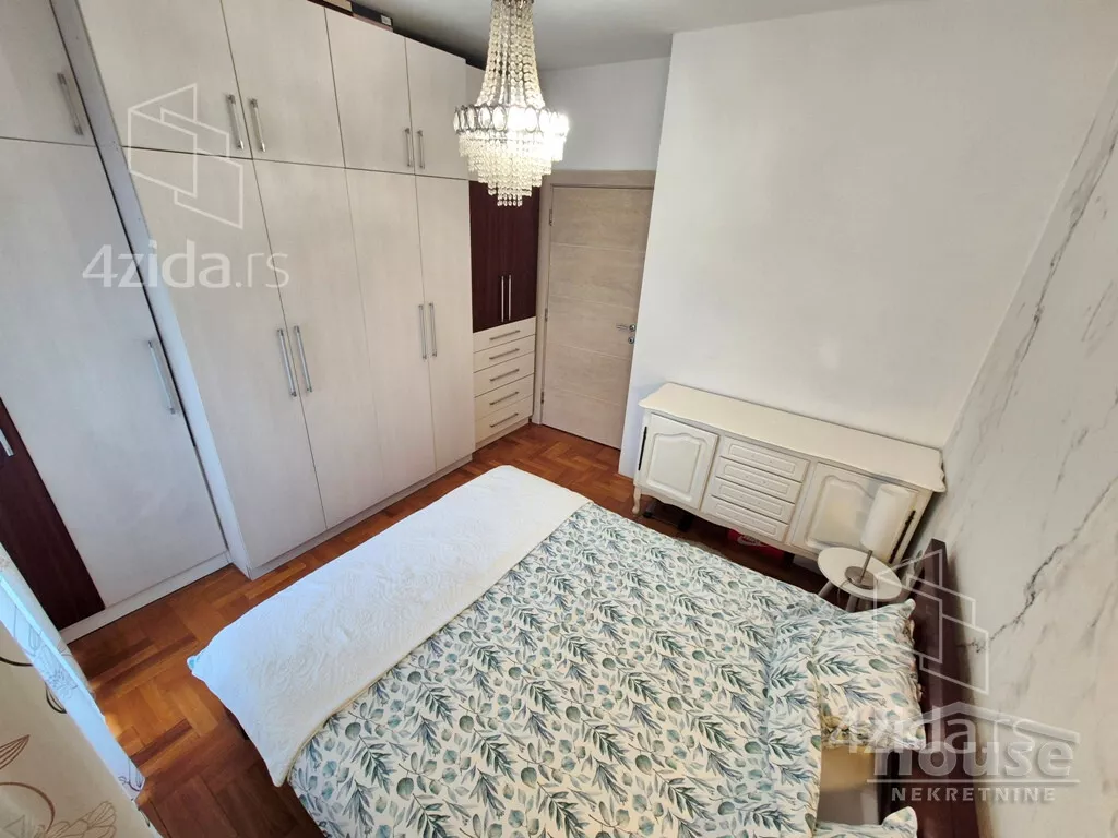 Šestosoban stan | 4zida