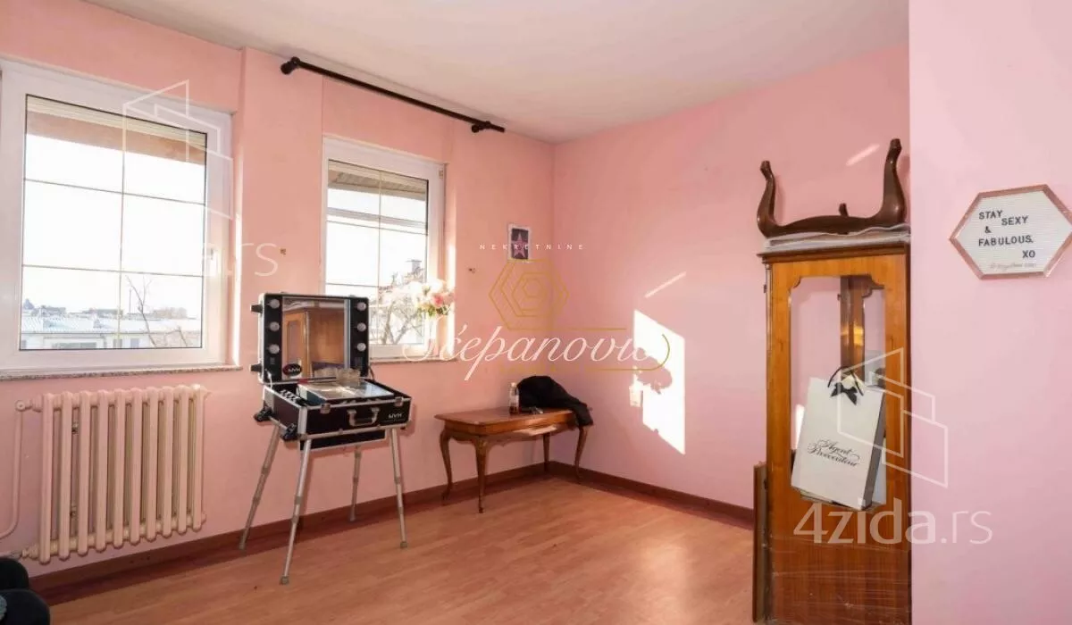 Petosoban stan | 4zida