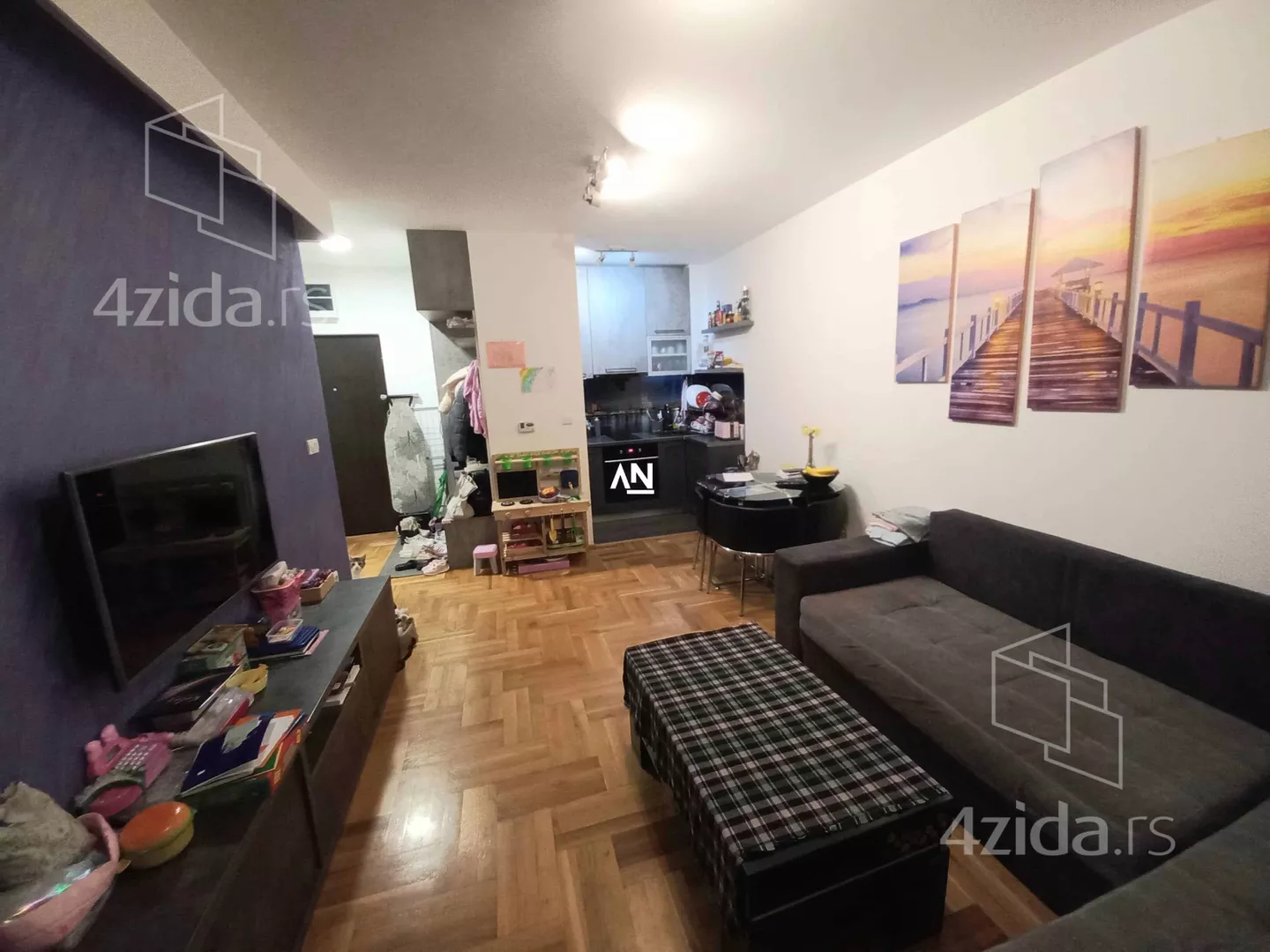 Jednoiposoban stan | 4zida