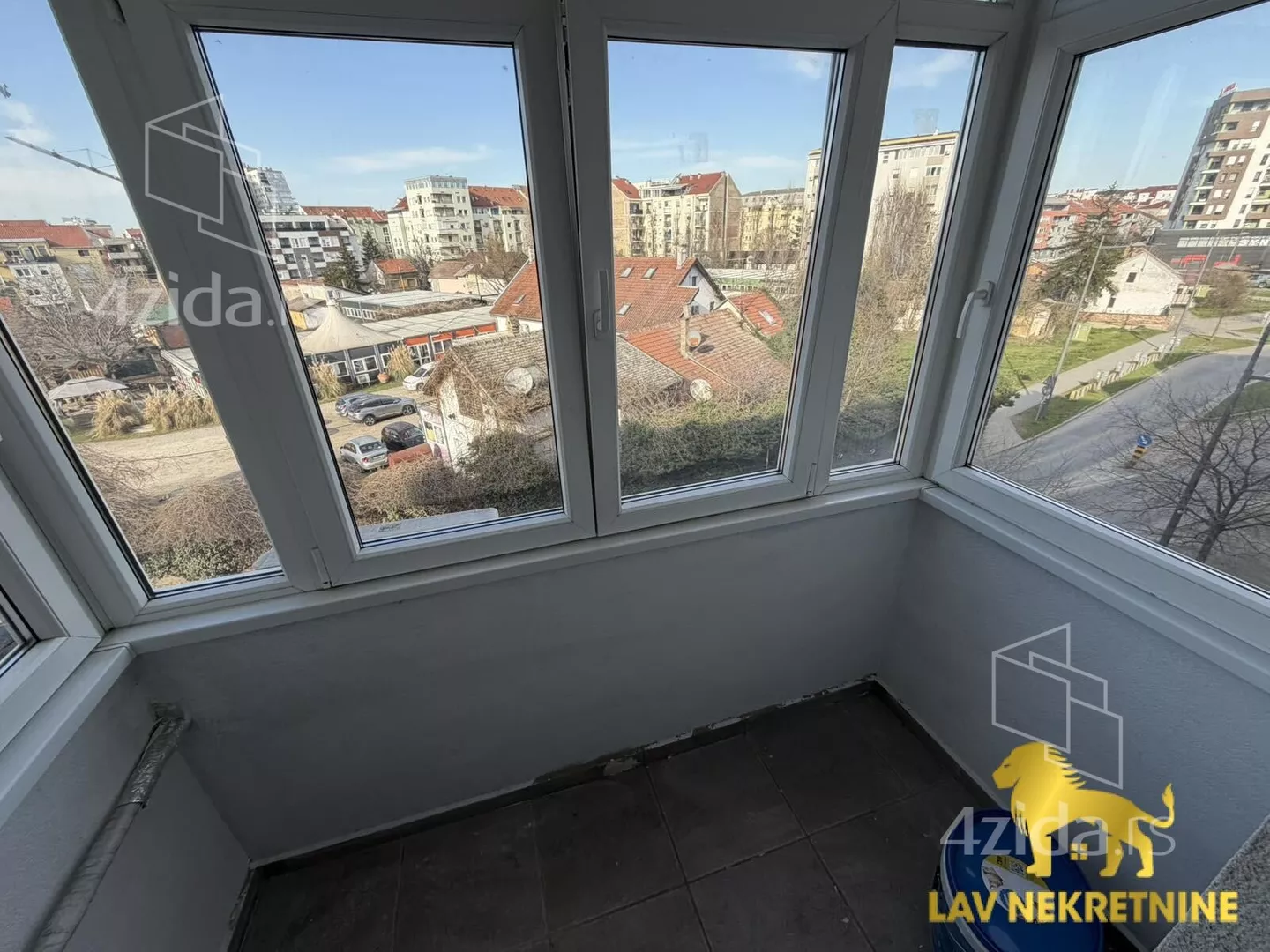 Jednoiposoban stan | 4zida