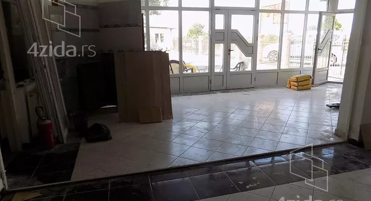 Poslovna zgrada | 4zida