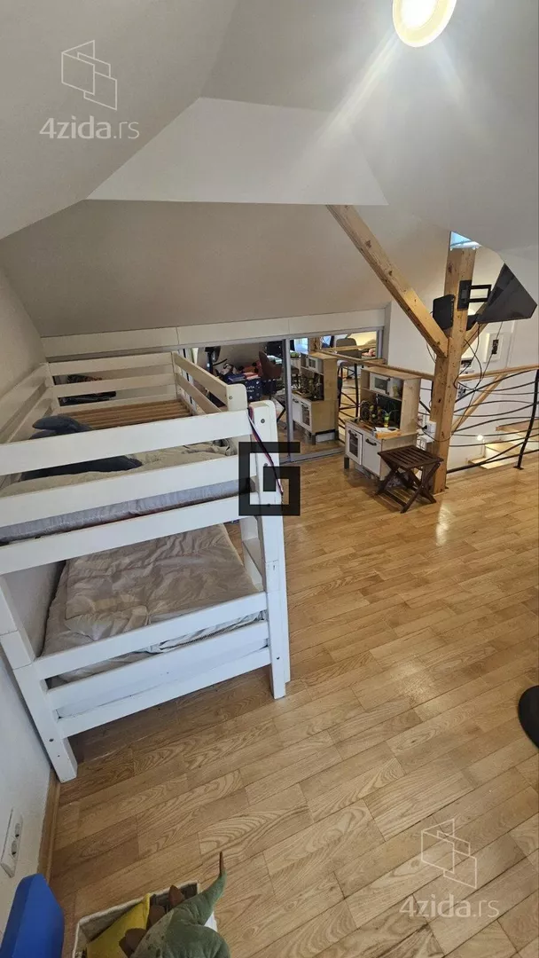 Troiposoban stan | 4zida