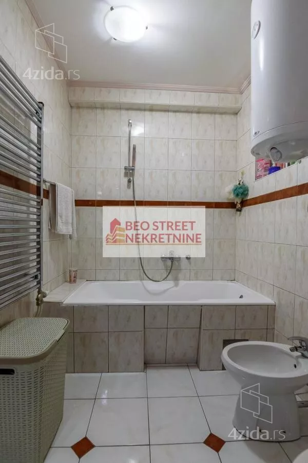 Četvoroiposoban stan | 4zida