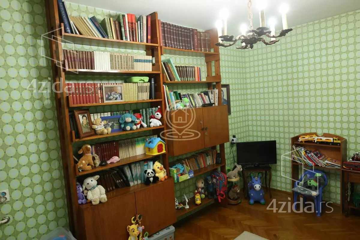 Petosoban stan | 4zida