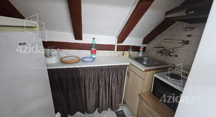 Poslovna zgrada | 4zida