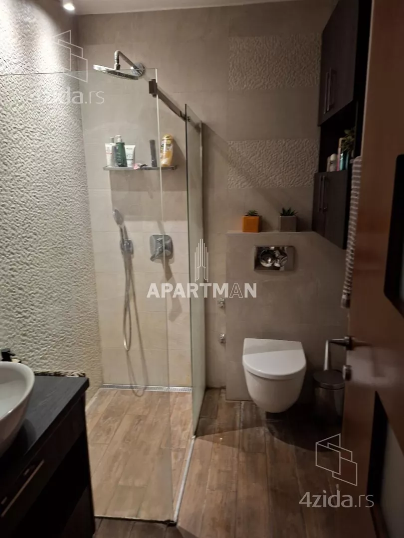 Petosoban stan | 4zida