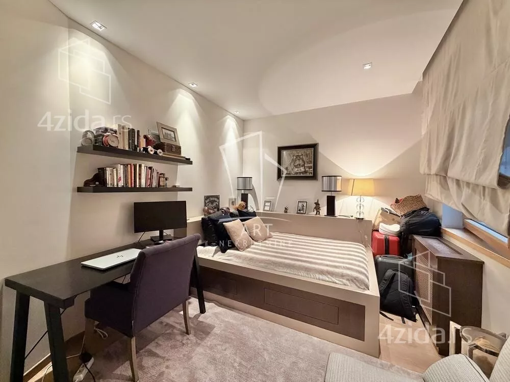 Šestoiposoban stan | 4zida