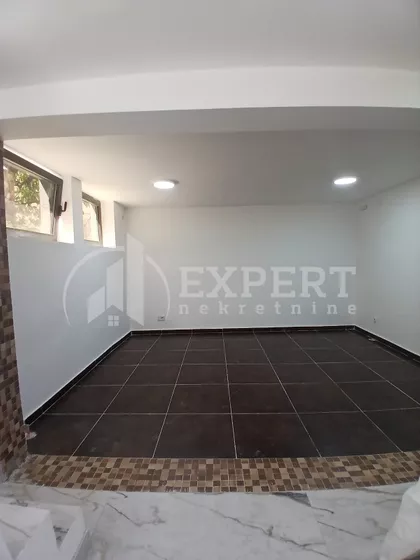 Nade Tomić | 4zida.rs