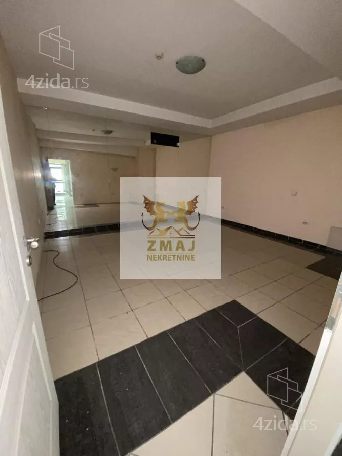 Poslovna zgrada | 4zida