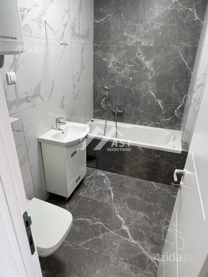 Šestosoban stan | 4zida