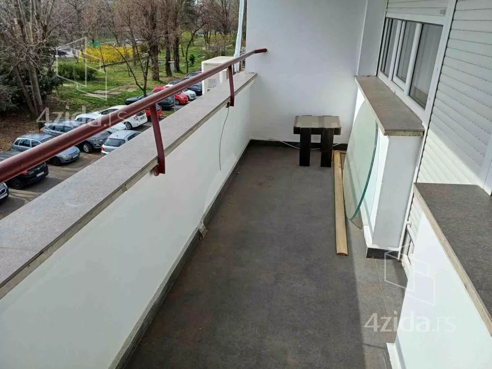 Petosoban stan | 4zida