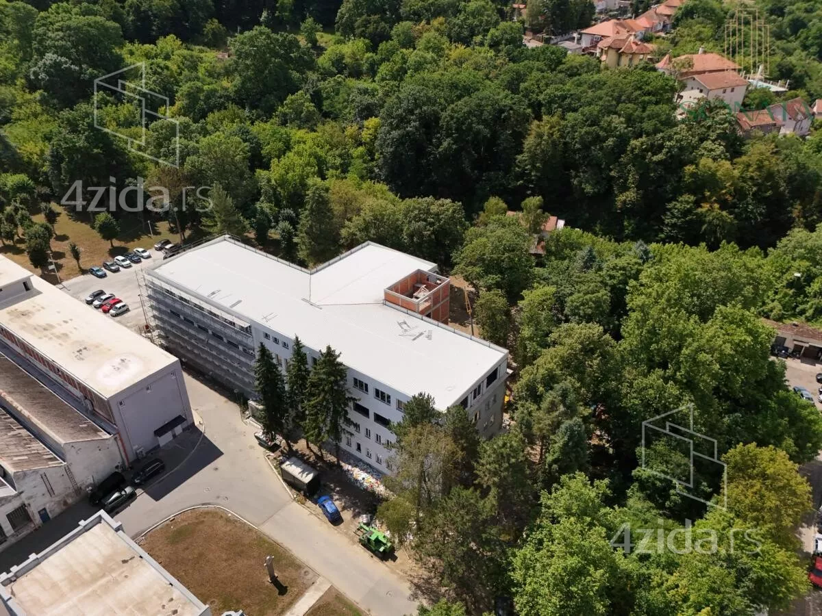 Poslovna zgrada | 4zida