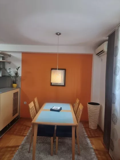 Crveni Pevac | 4zida.rs