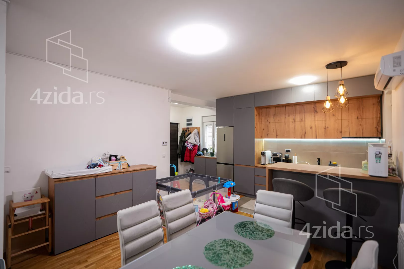 Jednoiposoban stan | 4zida