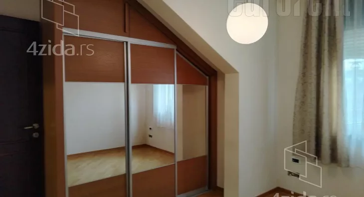 Četvoroiposoban stan | 4zida