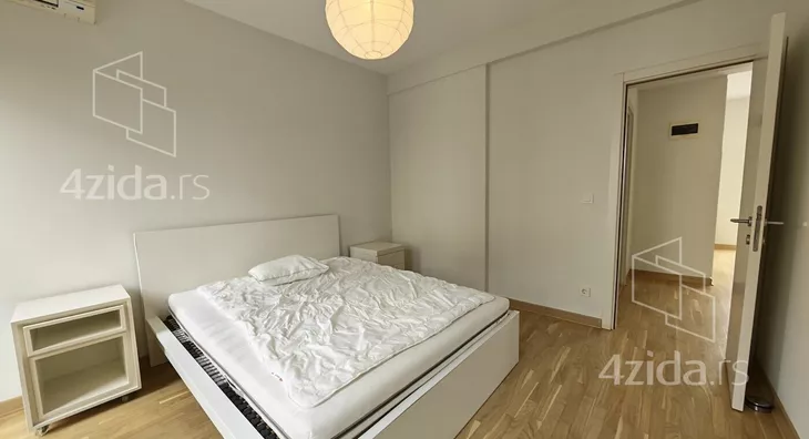 Četvoroiposoban stan | 4zida