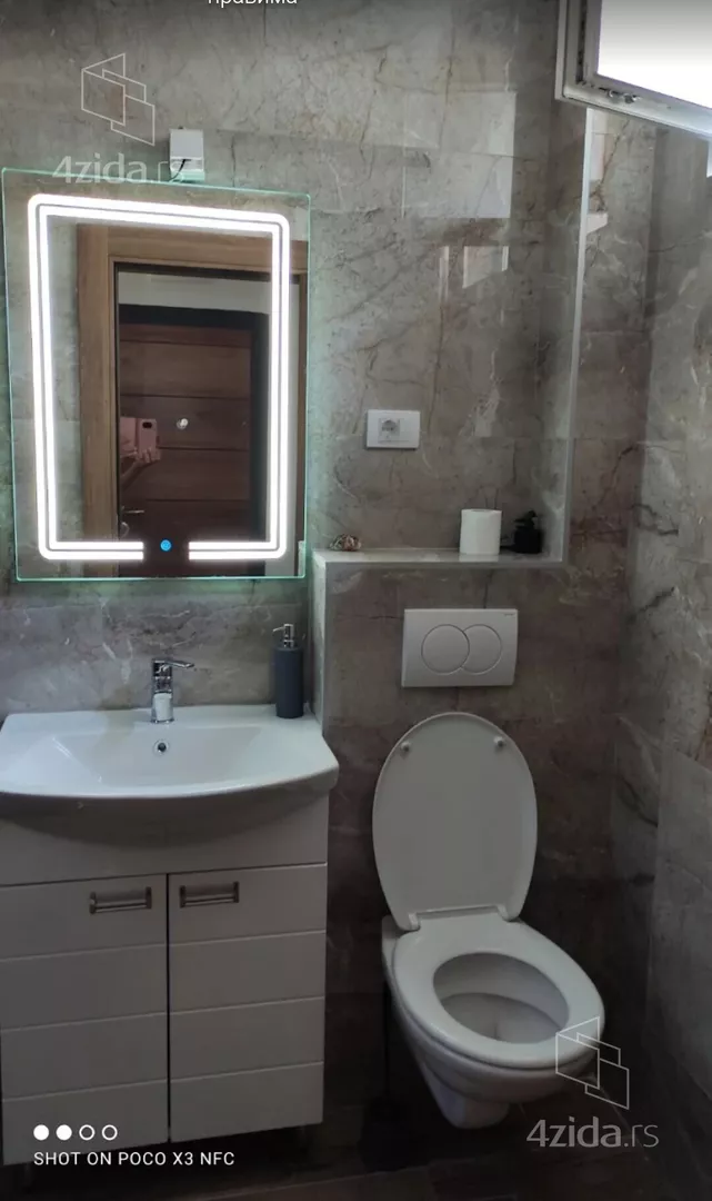 Poslovna zgrada | 4zida