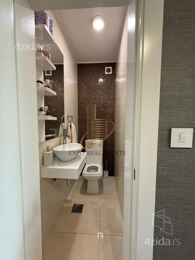 Petosoban stan | 4zida