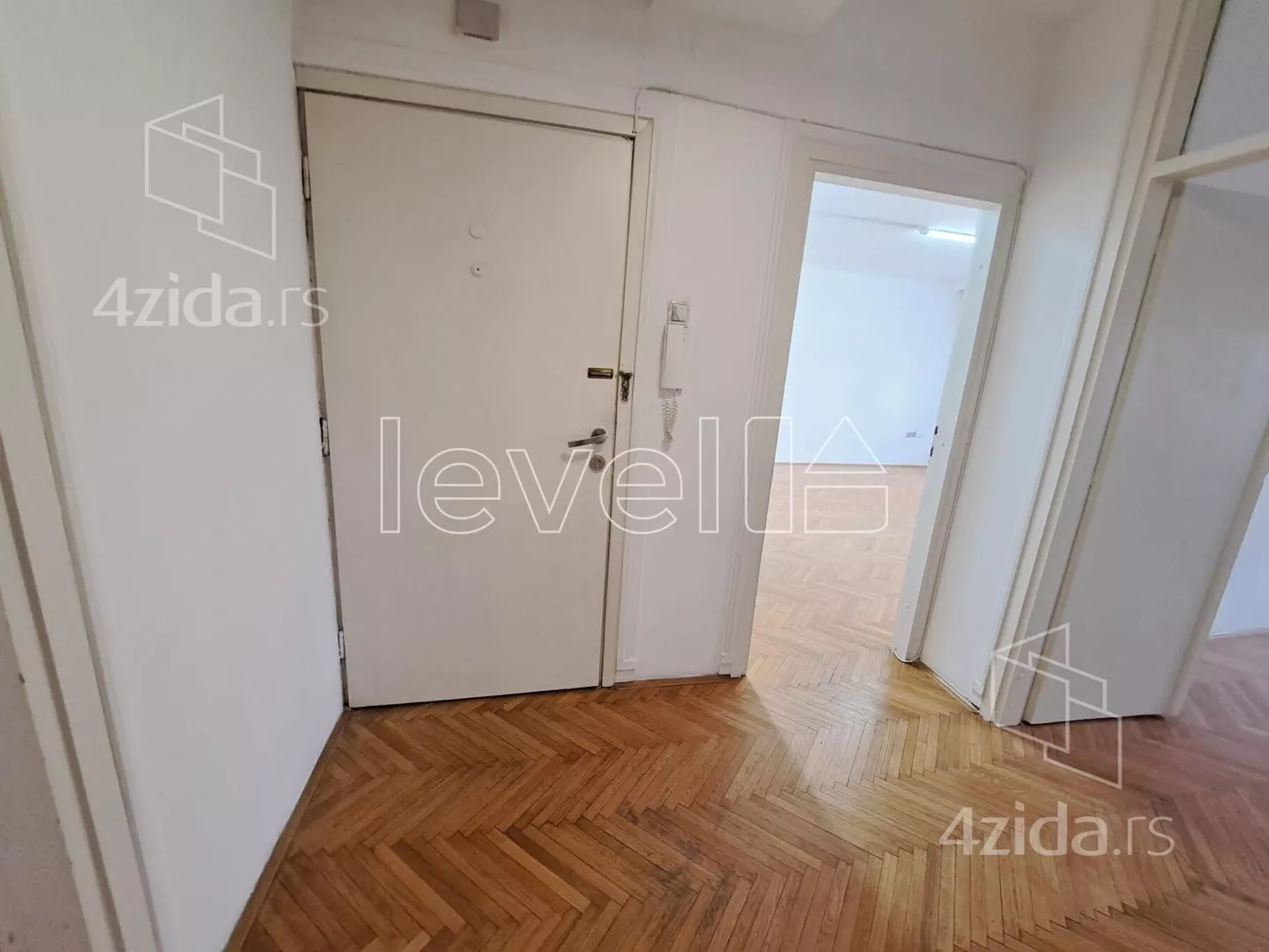 Četvoroiposoban stan | 4zida
