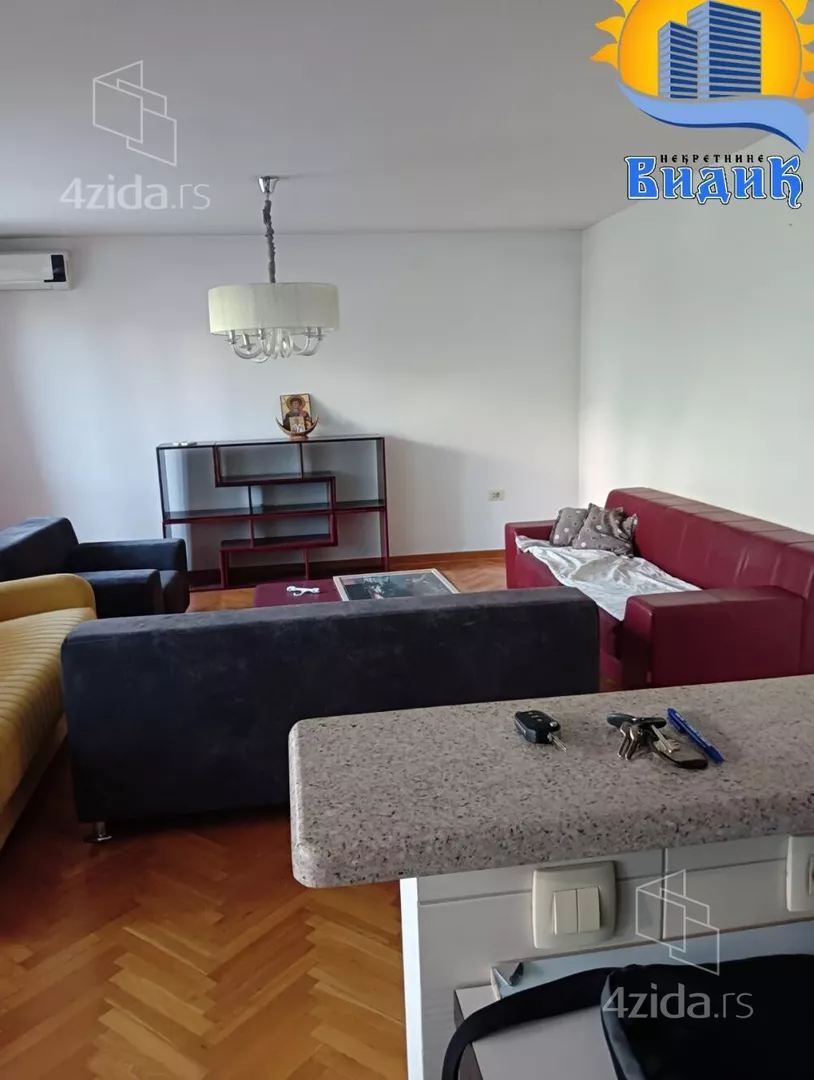 Četvoroiposoban stan | 4zida