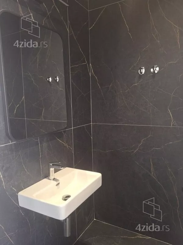Šestosoban stan | 4zida