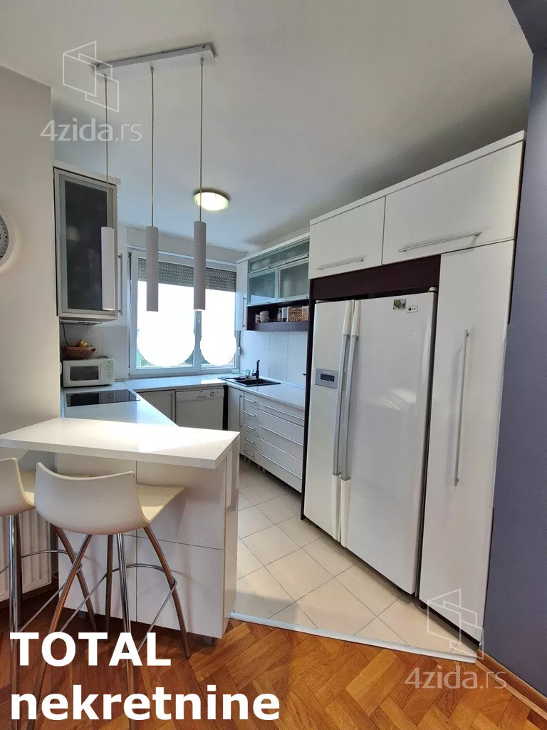 Šestosoban stan | 4zida