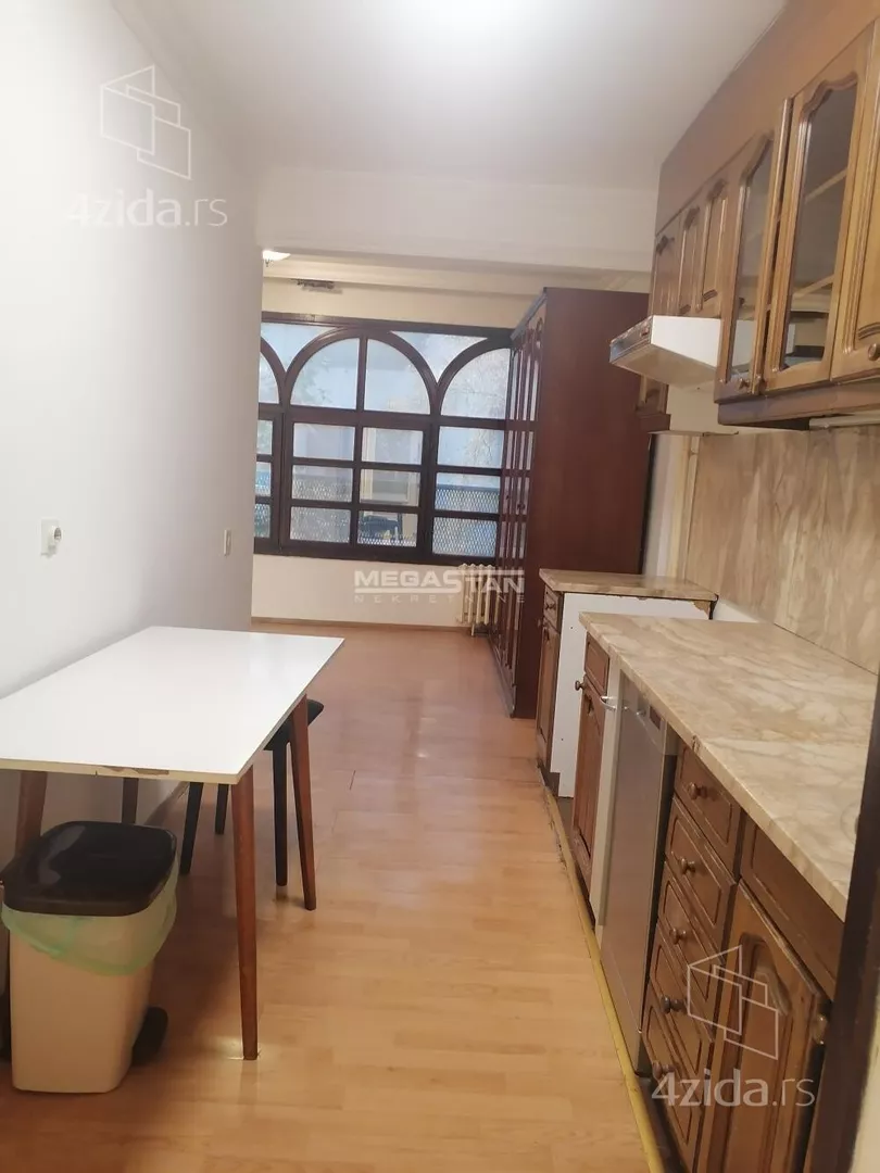 Četvoroiposoban stan | 4zida