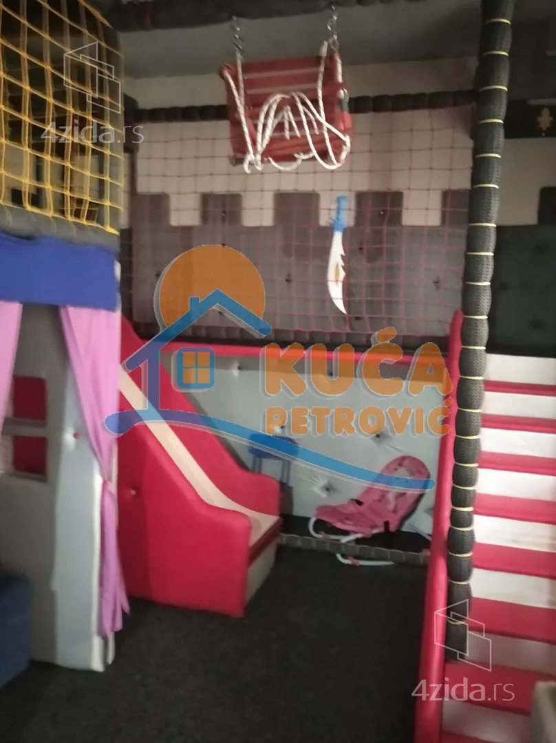 Lokal | 4zida