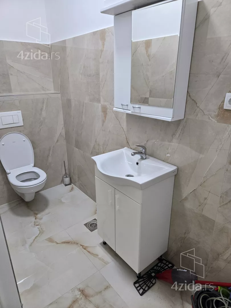 Lokal | 4zida