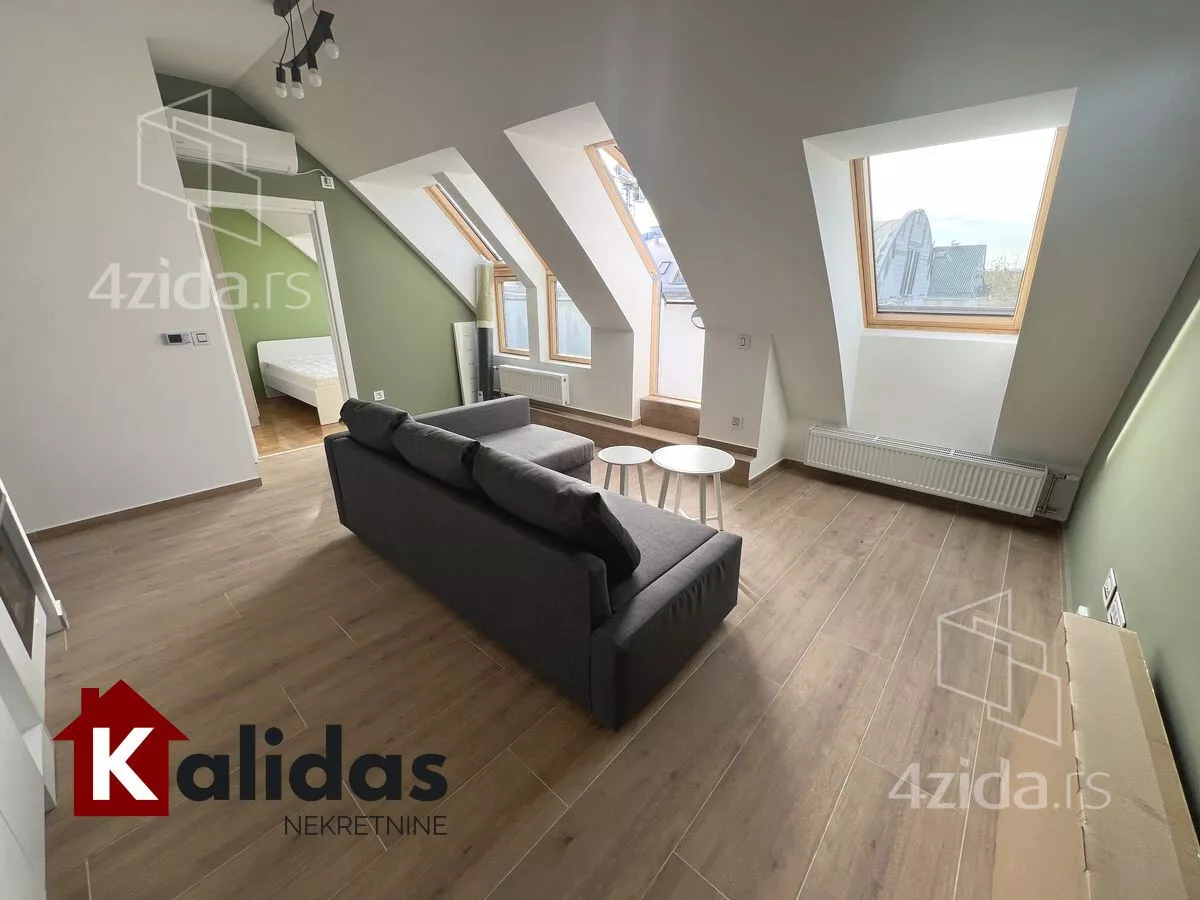 Šestosoban stan | 4zida