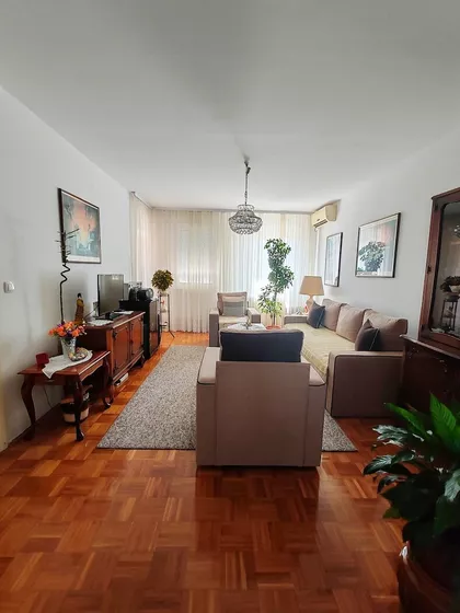 Nedeljka Gvozdenovića | 4zida.rs
