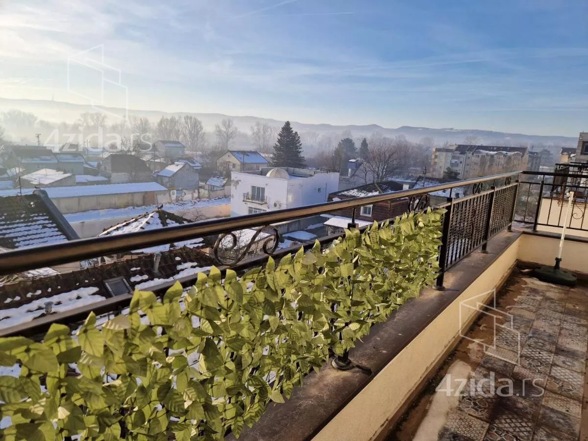 Petosoban stan | 4zida