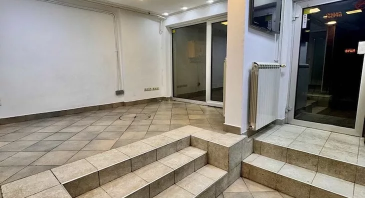 Poslovna zgrada | 4zida