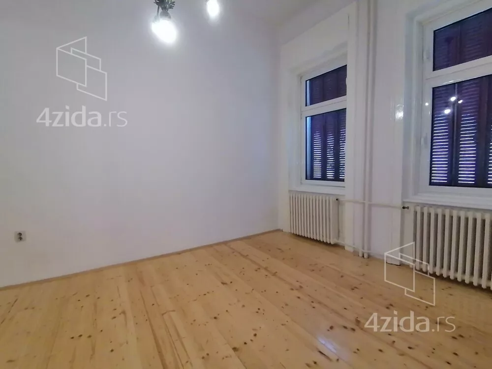 Sedmosoban stan | 4zida