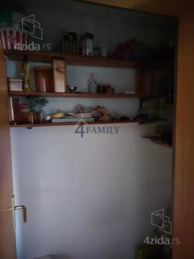 Šestosoban stan | 4zida