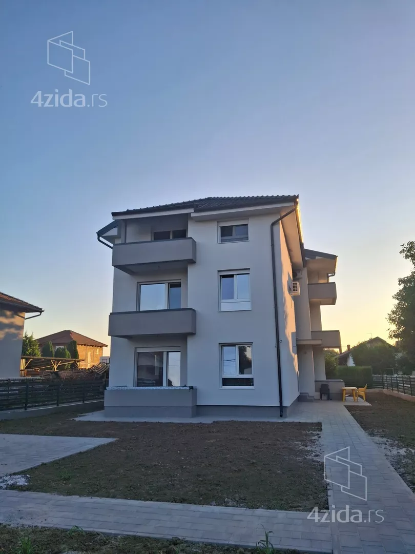 Poslovna zgrada | 4zida