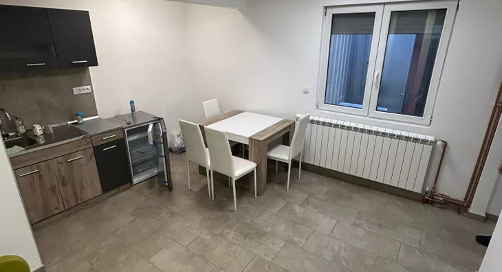 Poslovna zgrada | 4zida