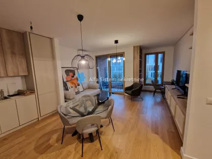 Vukov Spomenik | 4zida.rs