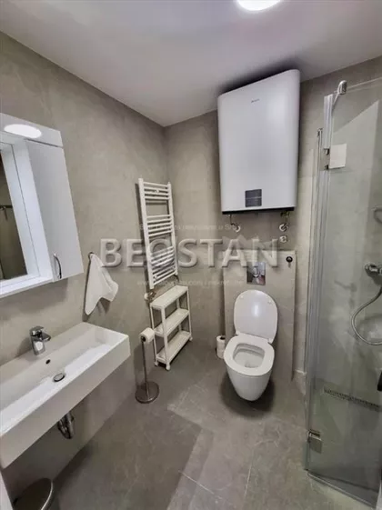 Cara Dusana | 4zida.rs