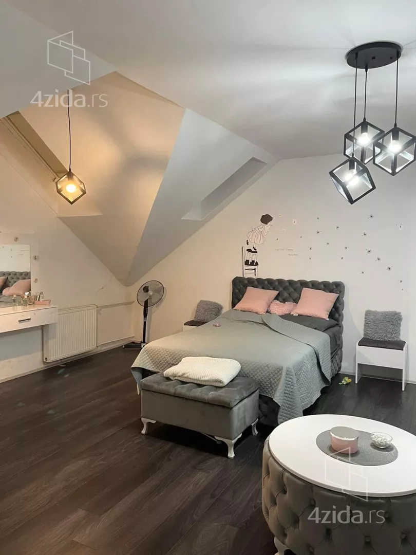 Četvoroiposoban stan | 4zida