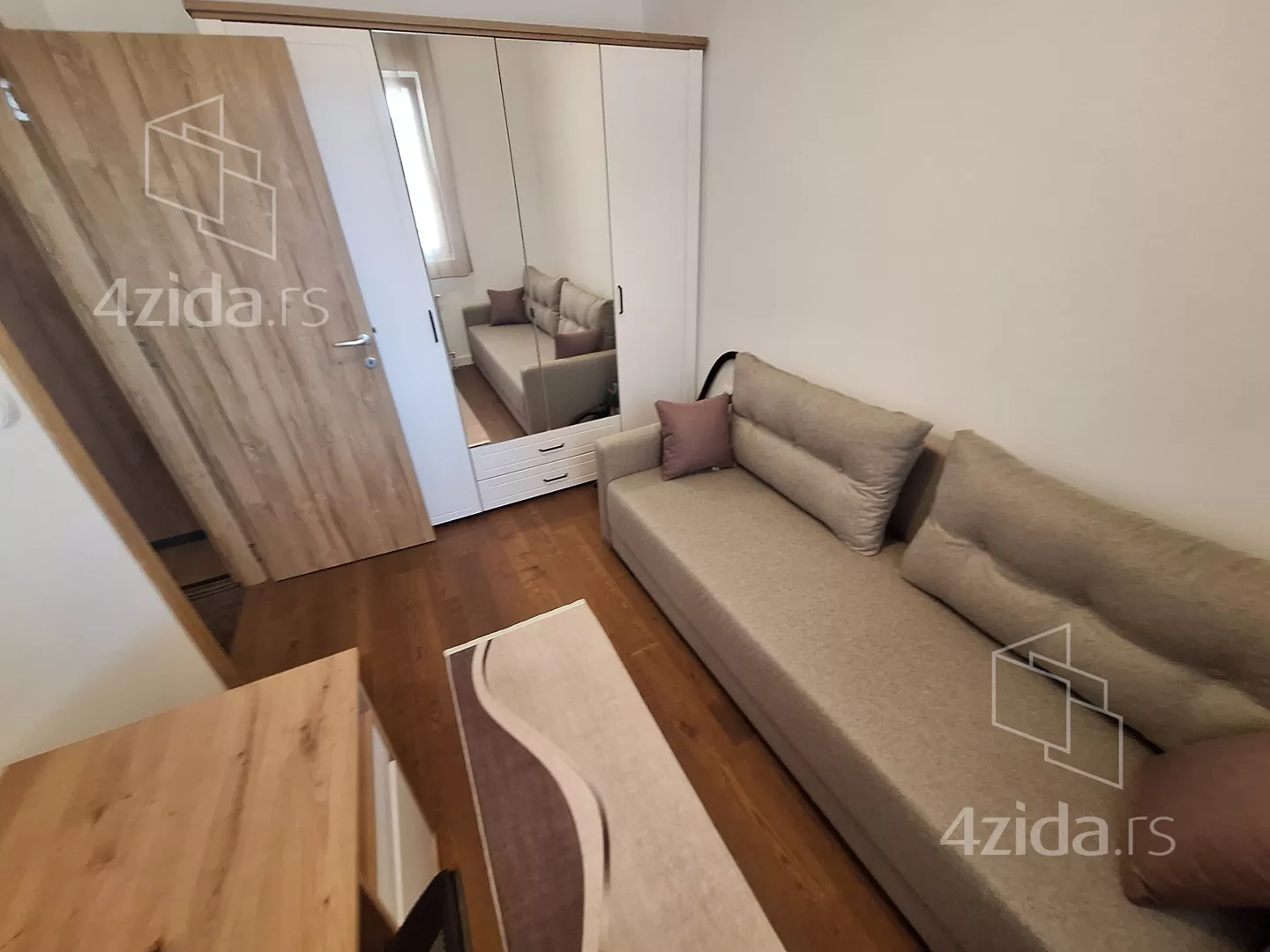 Jednoiposoban stan | 4zida