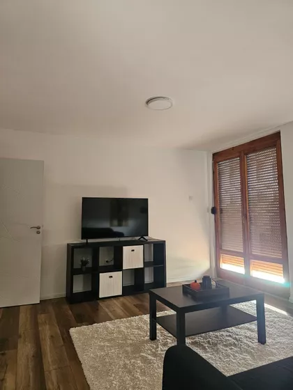 Albera Kamija 23 | 4zida.rs