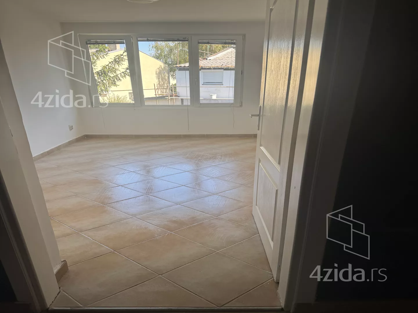 Troiposoban stan | 4zida