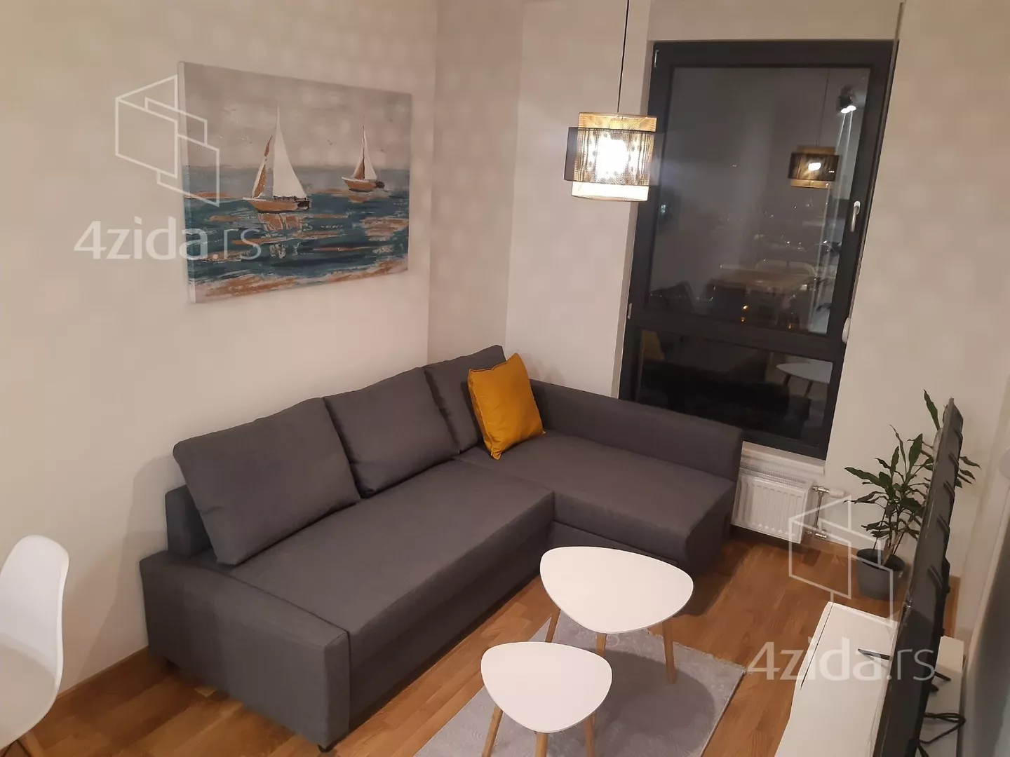 Jednoiposoban stan | 4zida