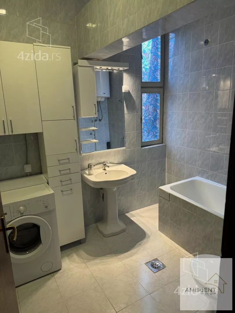 Šestosoban stan | 4zida